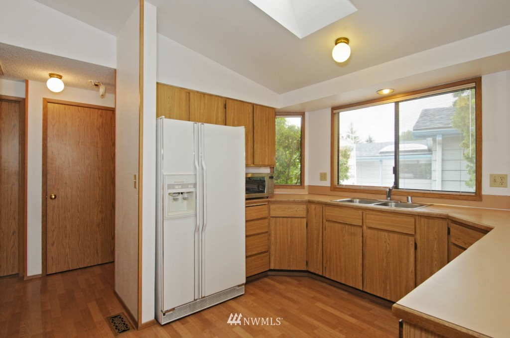 23721 Lake Drive East Bothell, WA 98021 - Photo 9 of 25 Gallery Image 9