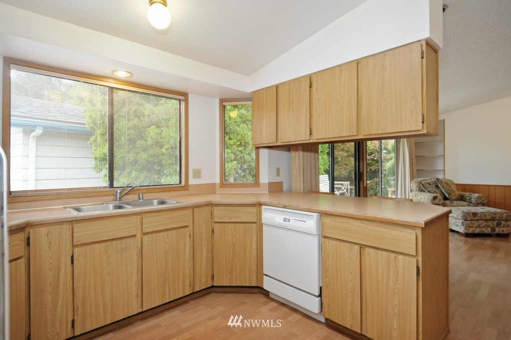 23721 Lake Drive East Bothell, WA 98021 - Photo 10 of 25 Gallery Image 10