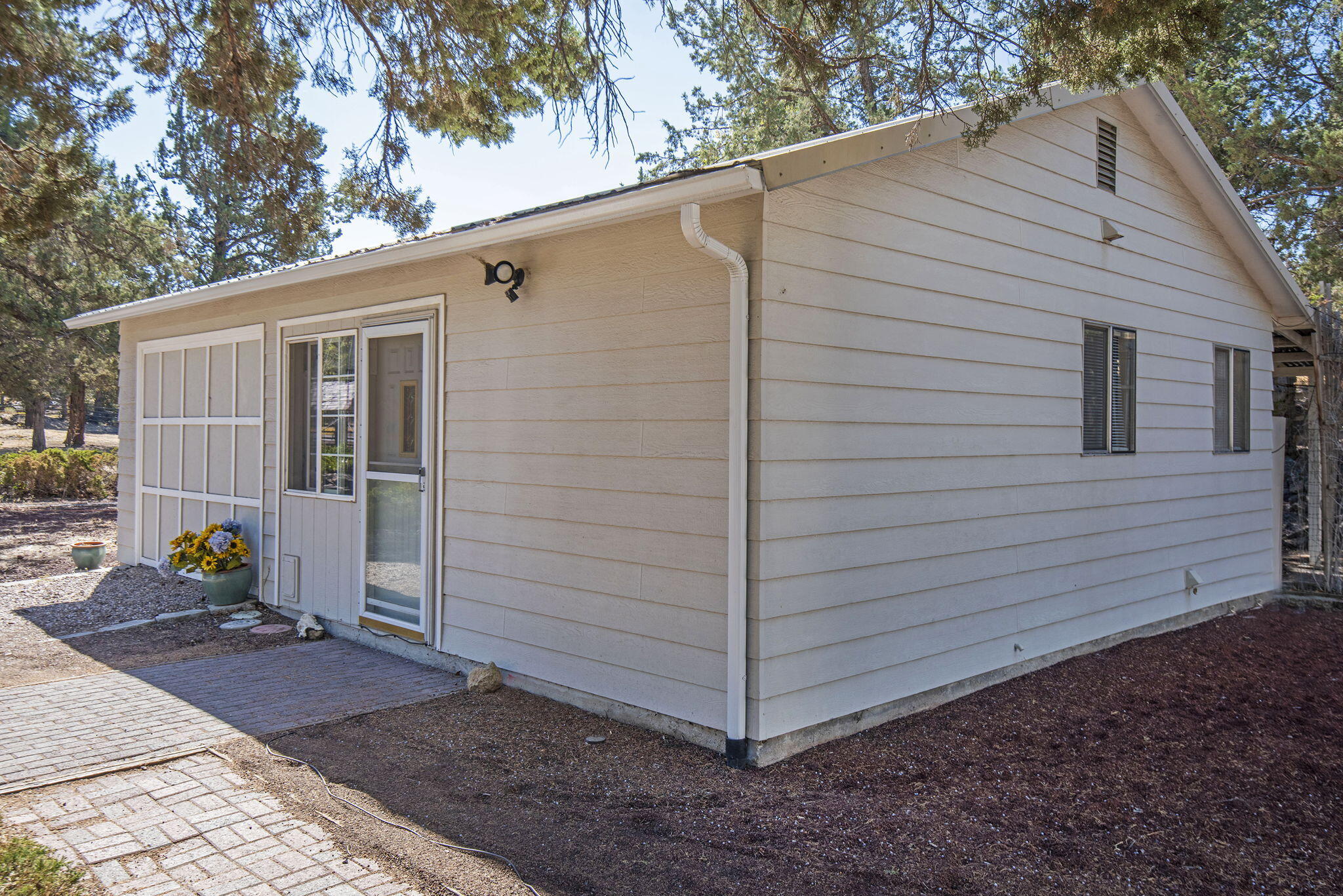 16822 Rainbow Road Terrebonne, OR 97760 - Photo 18 of 36 Guest cottage