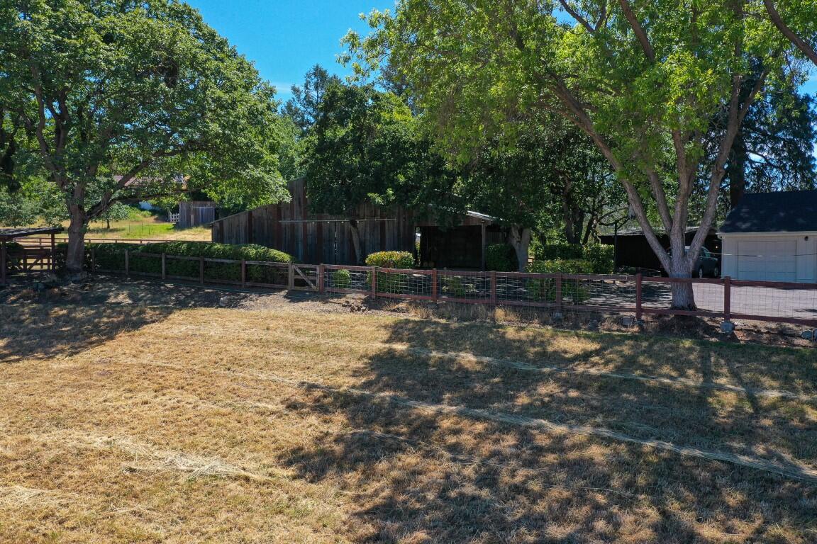 2692 Pioneer Road Medford, OR 97501 - Photo 8 of 66 Barn