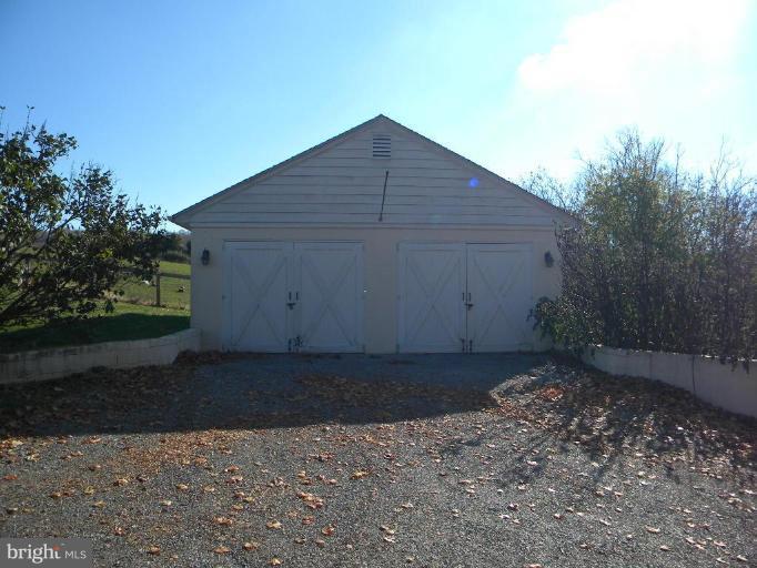 13422 Loyalty Road Leesburg, VA 20176 - Photo 5 of 30 Garage 1