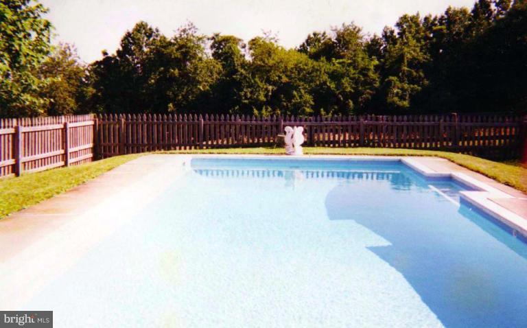 13422 Loyalty Road Leesburg, VA 20176 - Photo 8 of 30 Swimming Pool