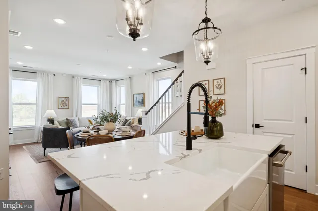 $574,999 | 14904 Deco Circle, Chantilly, VA 20151