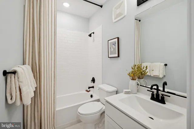 $574,999 | 14904 Deco Circle, Chantilly, VA 20151