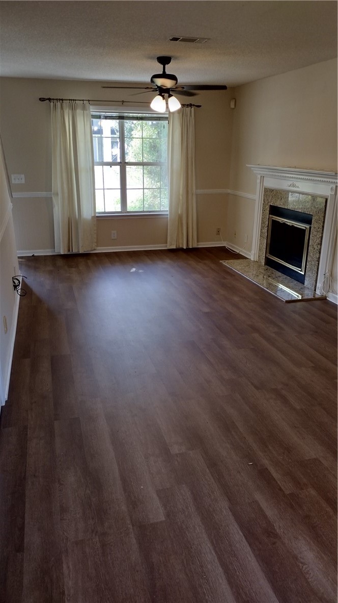233 Snapper Trail Brunswick, GA 31525 - Photo 24 of 26 living room/dining room