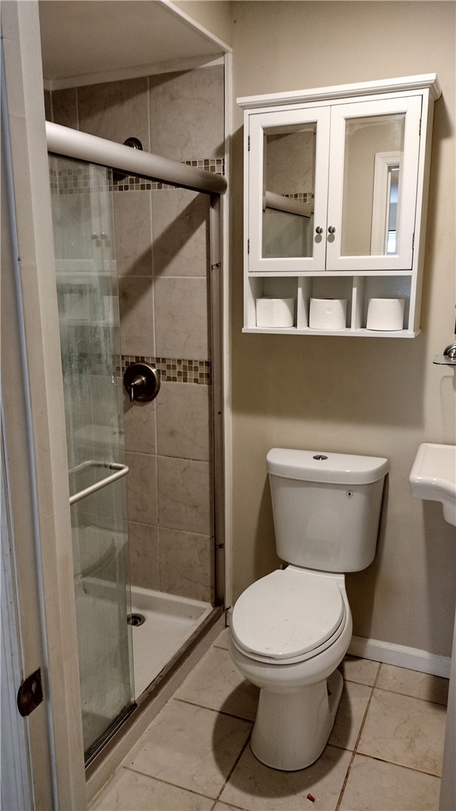 233 Snapper Trail Brunswick, GA 31525 - Photo 7 of 26 primary bath and washer/dryer hook ups