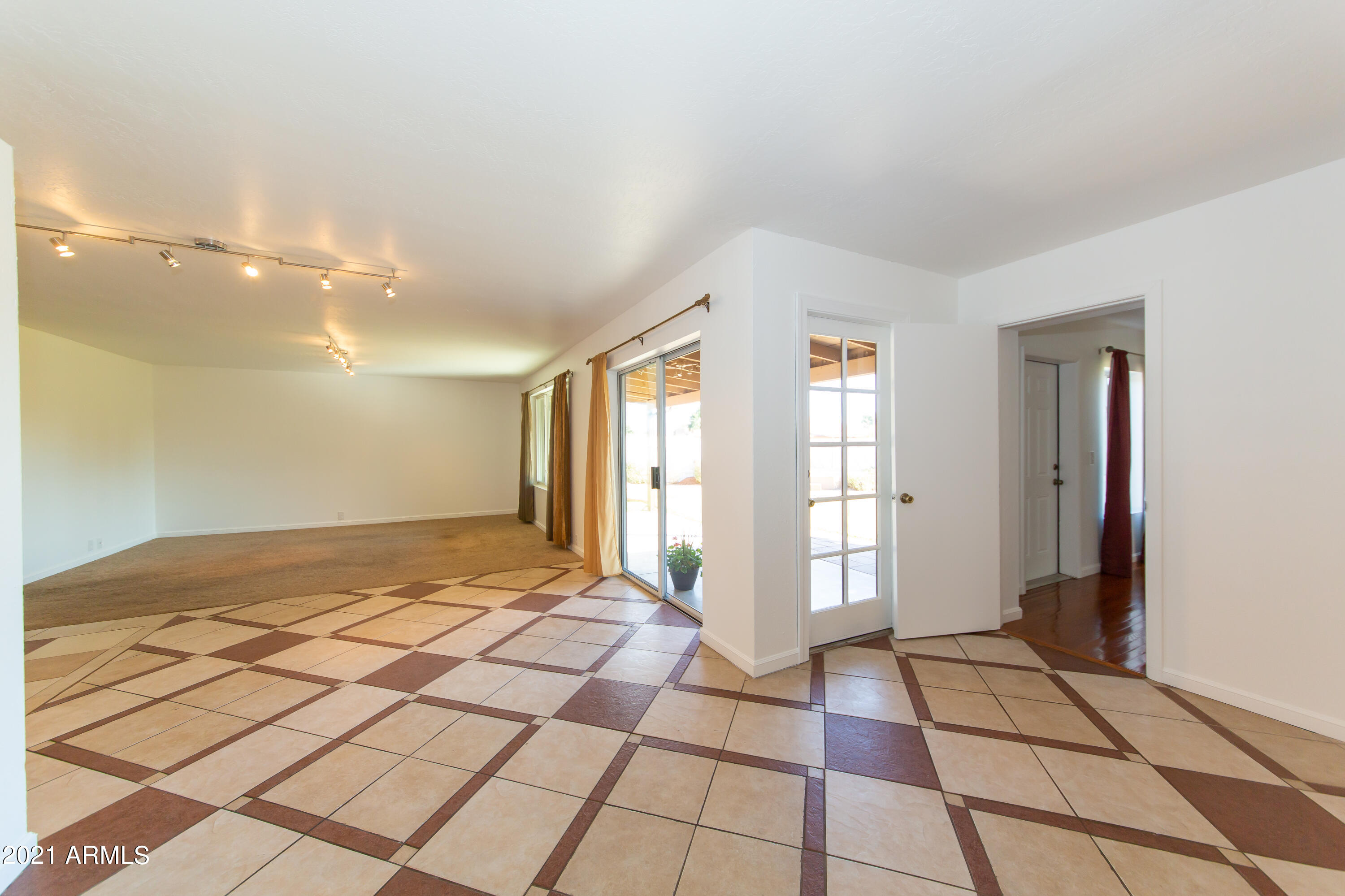 4233 West Redfield Road Phoenix, AZ 85053 - Photo 22 of 47 NB9A1941