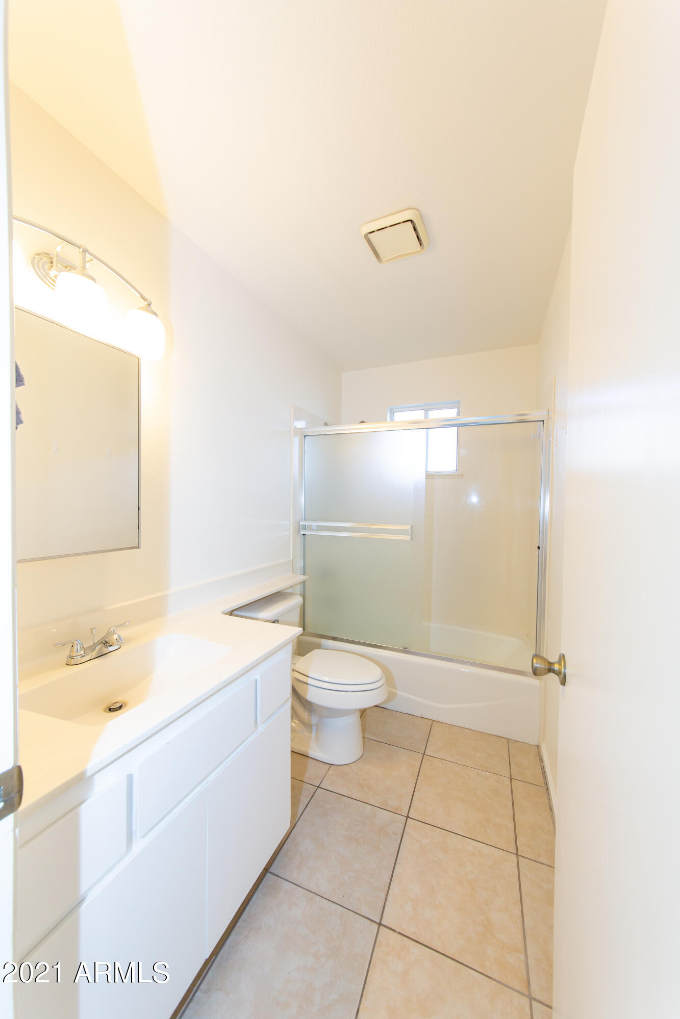 4233 West Redfield Road Phoenix, AZ 85053 - Photo 8 of 47 NB9A1917-2