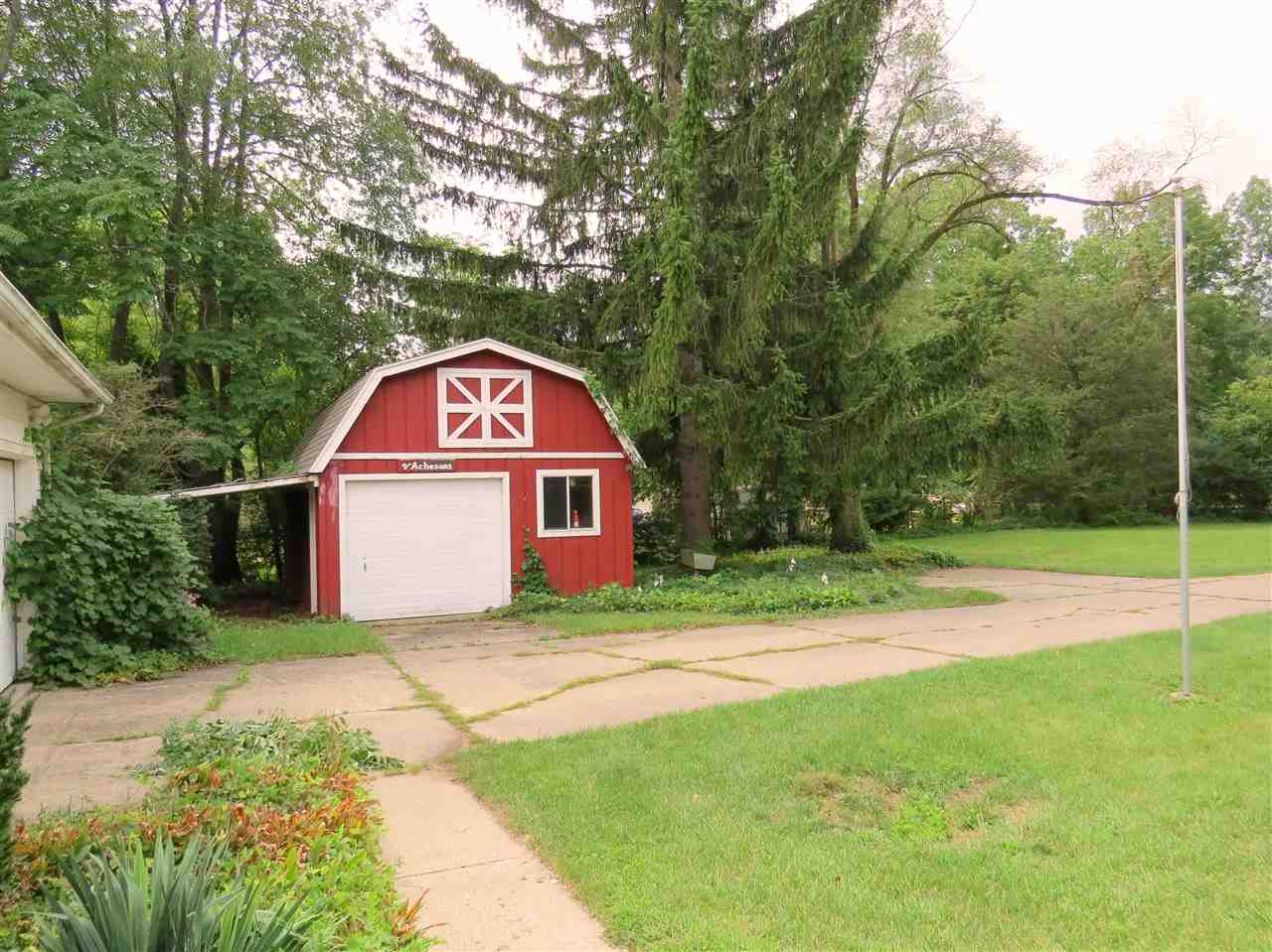 6400 Bennett Lake Road Fenton, MI 48430 - Photo 5 of 31 24x14 extra Garage/Barn