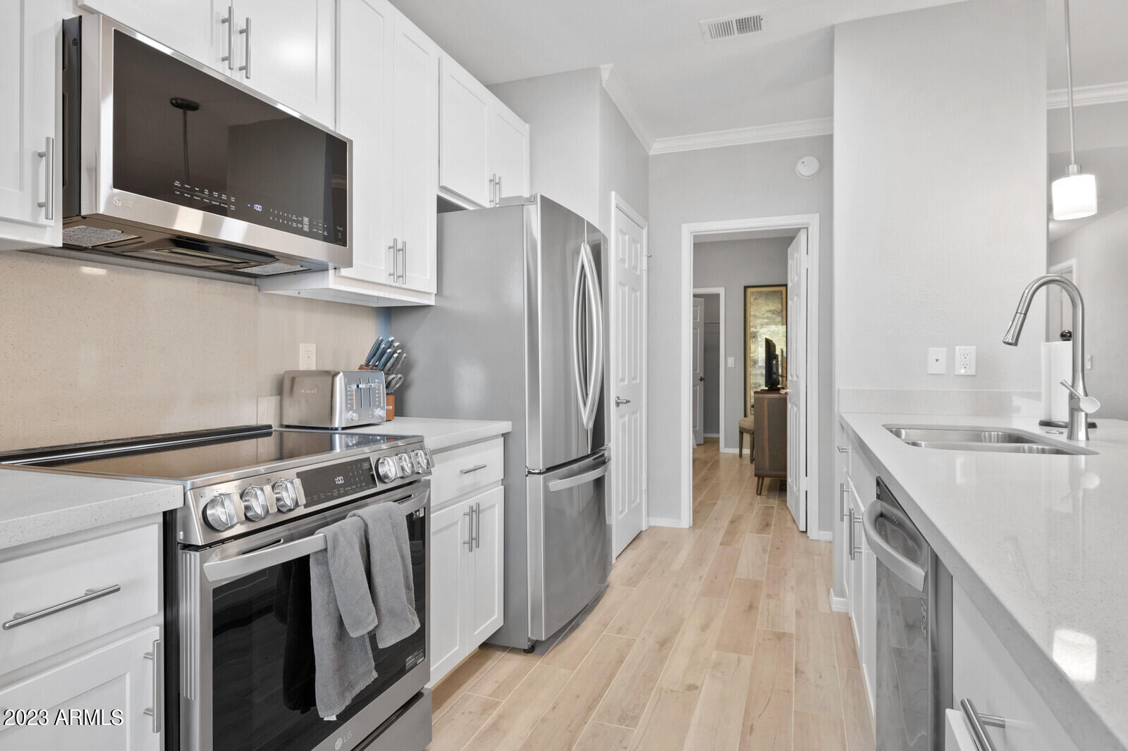 7009 East Acoma Drive, Unit 2030 Scottsdale, AZ 85254 - Photo 11 of 38 Kitchen