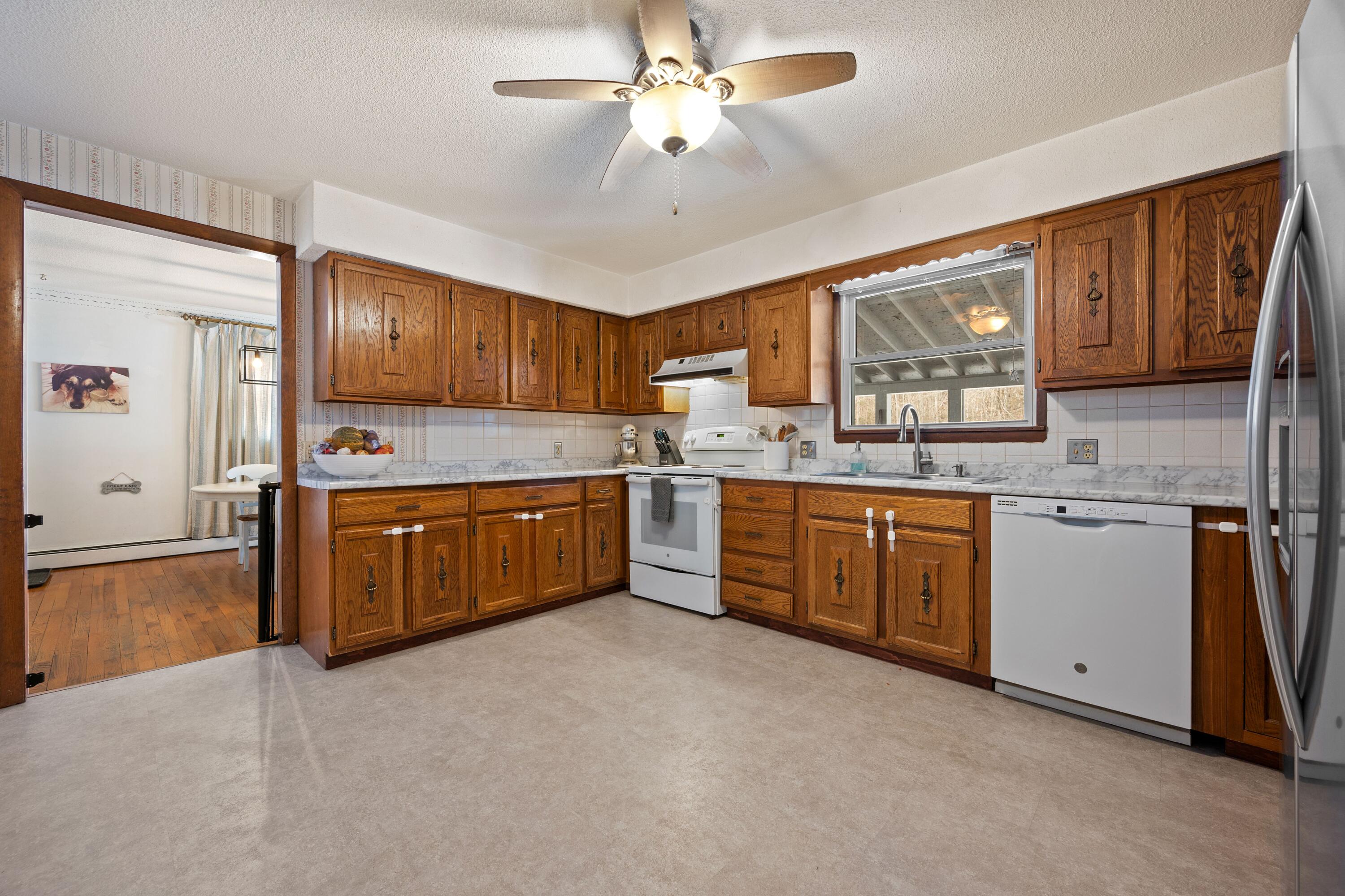 273 Dow Road Orrington, ME 04474 - Photo 17 of 49 15-Kitchen