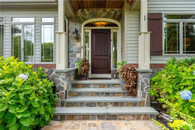 $1,369,900 | 1 Victoria Drive, Smithfield, RI 02917