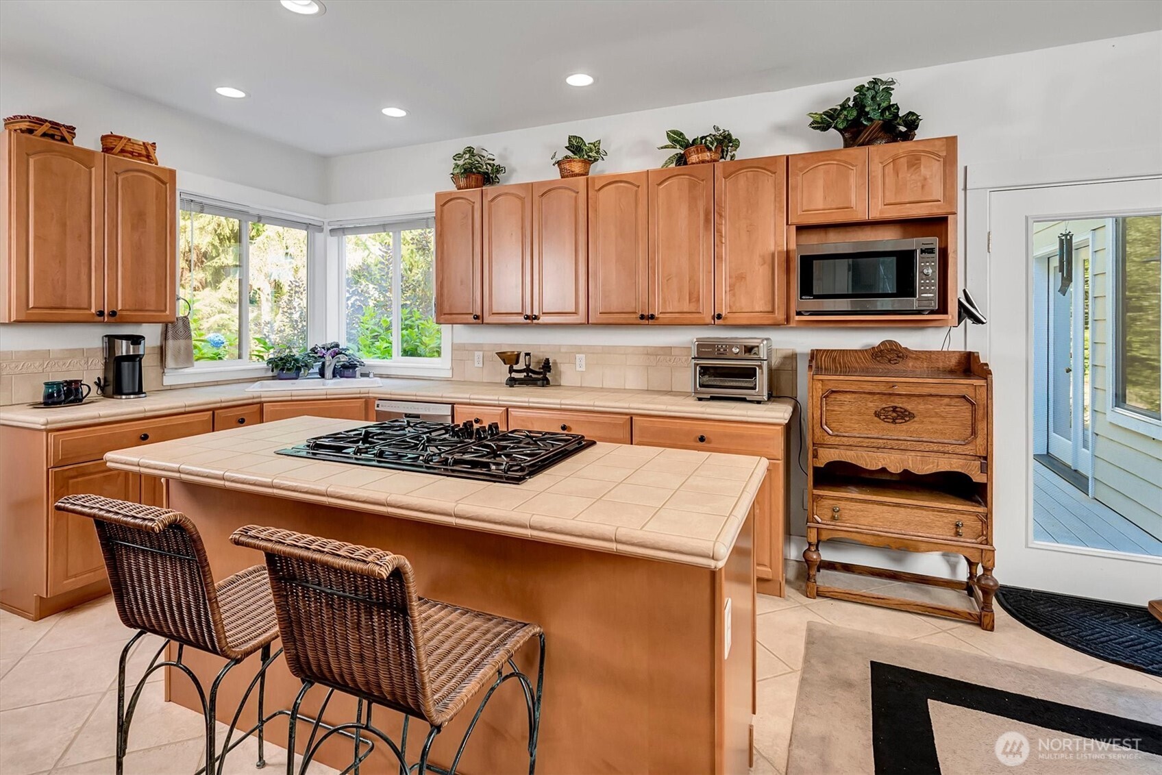 6477 Cultus Bay Road Clinton, WA 98236 - Photo 9 of 40 Gallery Image 9