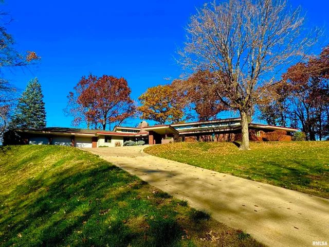 $649,900 | 7 Sharon Lane, Fulton, IL 61252