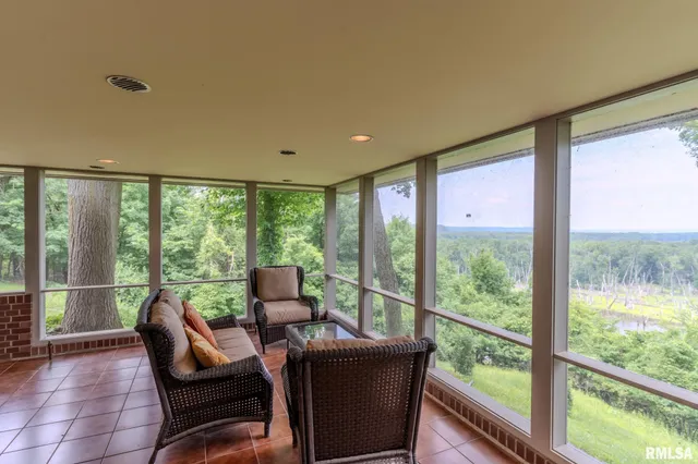 $649,900 | 7 Sharon Lane, Fulton, IL 61252