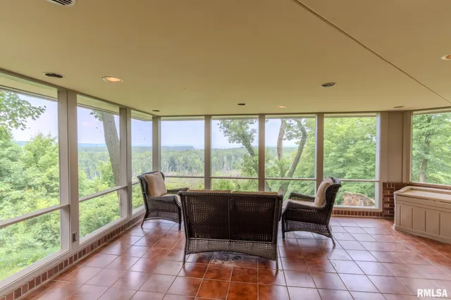 $649,900 | 7 Sharon Lane, Fulton, IL 61252