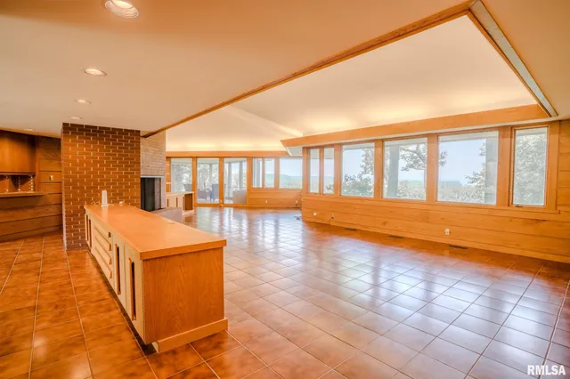 $649,900 | 7 Sharon Lane, Fulton, IL 61252