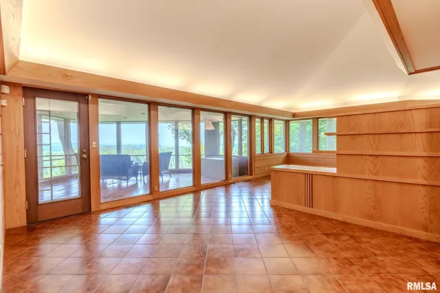 $649,900 | 7 Sharon Lane, Fulton, IL 61252