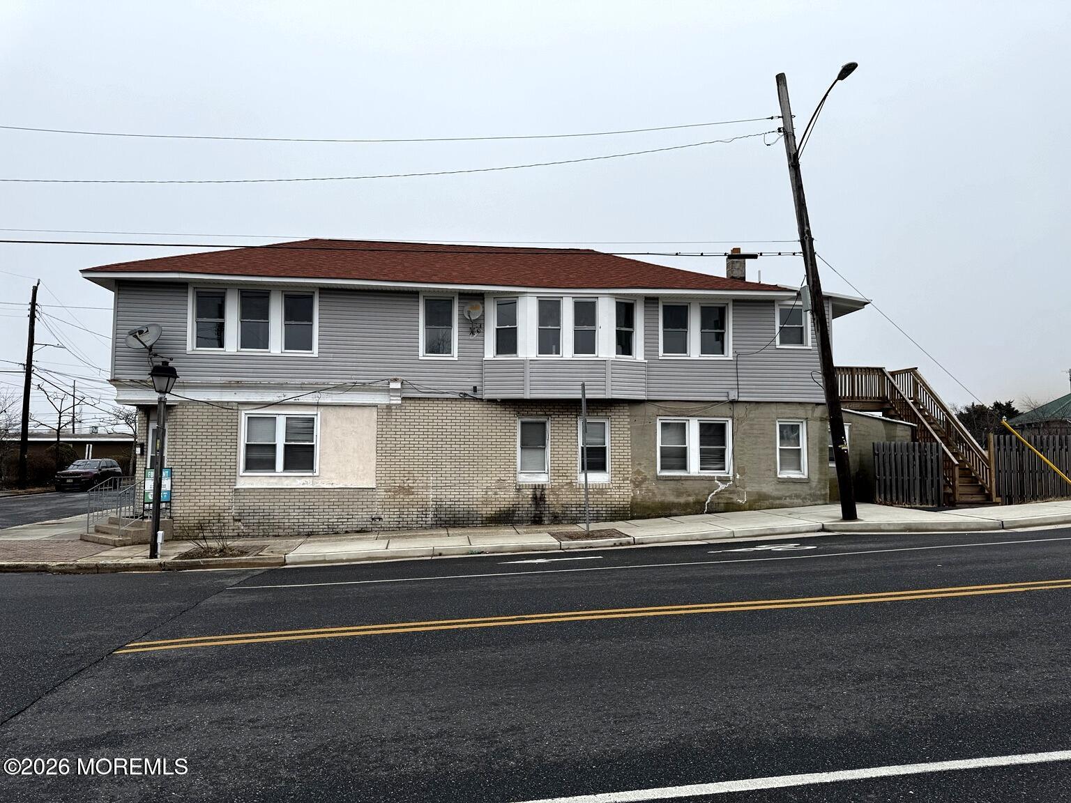 1830 East Riverside Drive Atlantic City, NJ 08401 - Photo 6 of 41 a front view of a house with a road