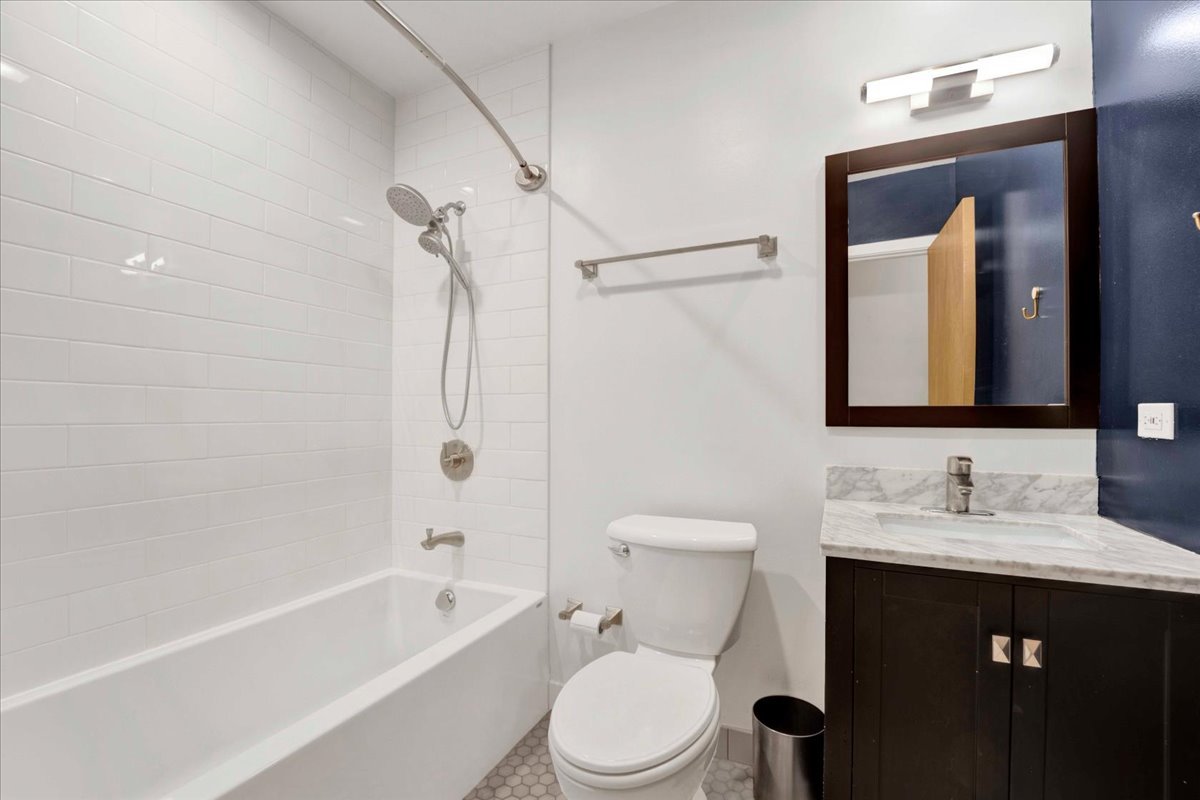 1118 West Fulton Street, Unit 202 Chicago, IL 60607 - Photo 14 of 20