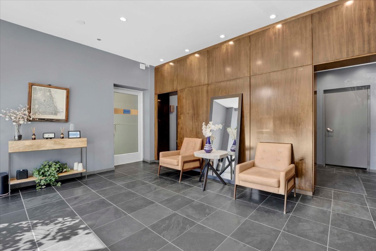 1118 West Fulton Street, Unit 202 Chicago, IL 60607 - Photo 17 of 20