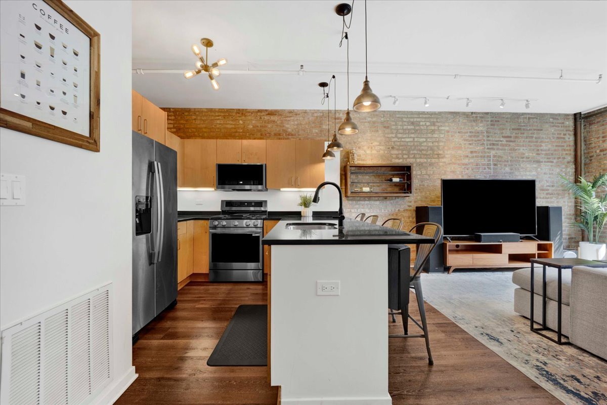 1118 West Fulton Street, Unit 202 Chicago, IL 60607 - Photo 4 of 20