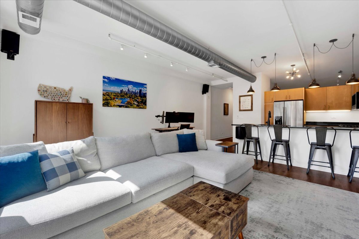 1118 West Fulton Street, Unit 202 Chicago, IL 60607 - Photo 9 of 20