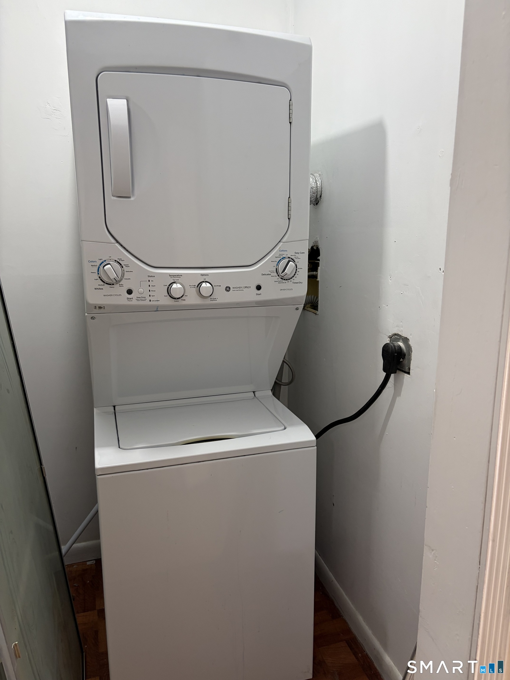 166 Old Brookfield Road, Unit 20B1 Danbury, CT 06811 - Photo 26 of 30 a utility room with dryer and washer