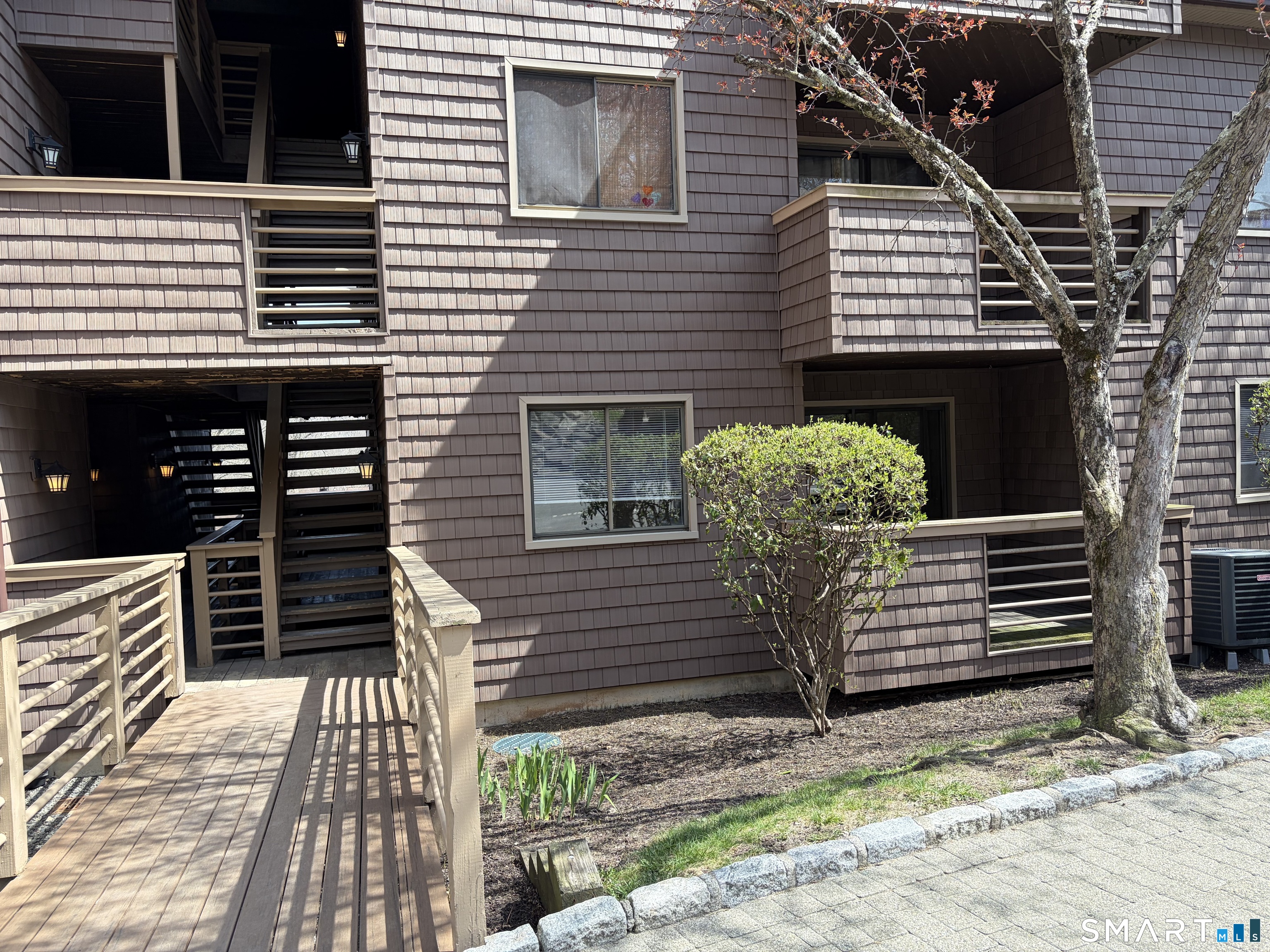 166 Old Brookfield Road, Unit 20B1 Danbury, CT 06811 - Photo 10 of 30 a front view of a house
