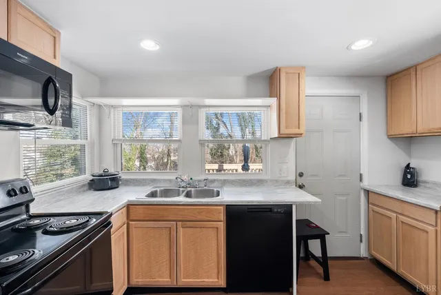 a view of a livingroom with furniture and windows