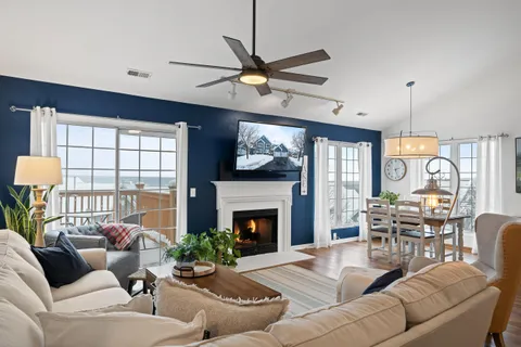 $349,000 | 1085 Lakeland Drive, Unit 923, Geneva, WI 53147