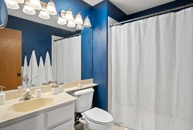 $349,000 | 1085 Lakeland Drive, Unit 923, Geneva, WI 53147