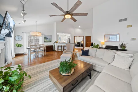 $349,000 | 1085 Lakeland Drive, Unit 923, Geneva, WI 53147