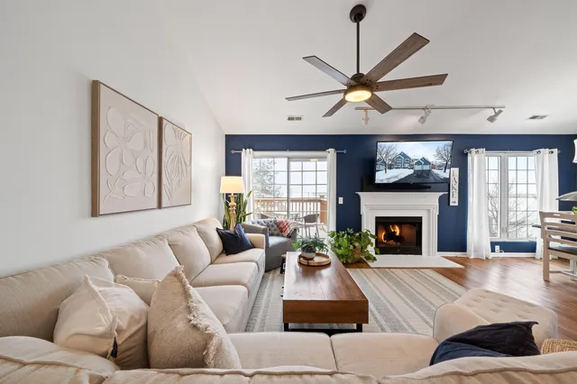 $349,000 | 1085 Lakeland Drive, Unit 923, Geneva, WI 53147