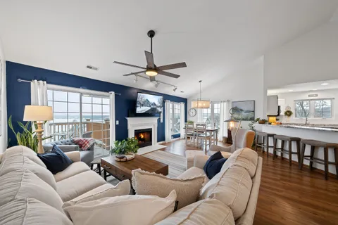 $349,000 | 1085 Lakeland Drive, Unit 923, Geneva, WI 53147