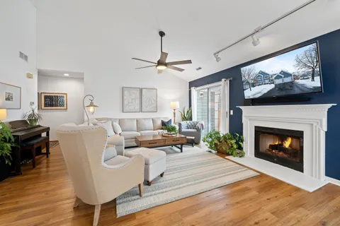 $349,000 | 1085 Lakeland Drive, Unit 923, Geneva, WI 53147