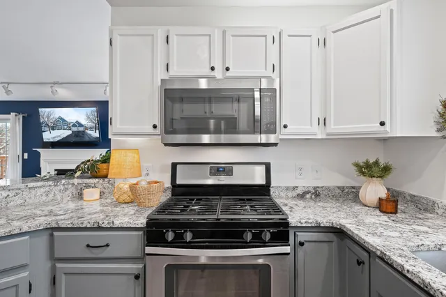 $349,000 | 1085 Lakeland Drive, Unit 923, Geneva, WI 53147