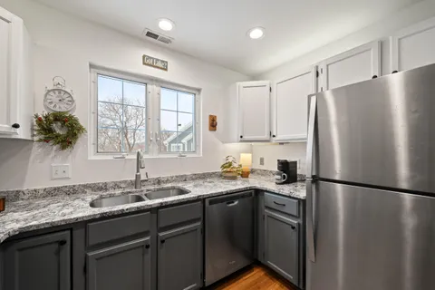 $349,000 | 1085 Lakeland Drive, Unit 923, Geneva, WI 53147