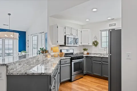 $349,000 | 1085 Lakeland Drive, Unit 923, Geneva, WI 53147