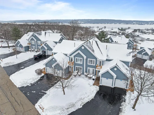 $349,000 | 1085 Lakeland Drive, Unit 923, Geneva, WI 53147