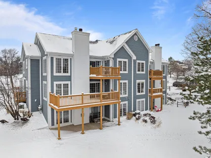 $349,000 | 1085 Lakeland Drive, Unit 923, Geneva, WI 53147