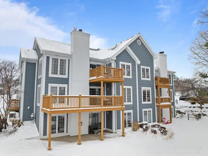 $349,000 | 1085 Lakeland Drive, Unit 923, Geneva, WI 53147