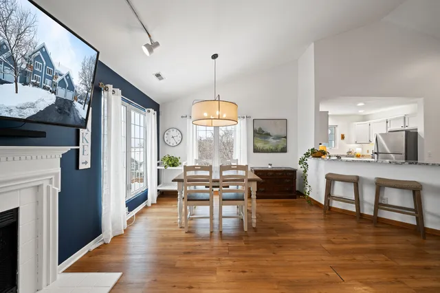 $349,000 | 1085 Lakeland Drive, Unit 923, Geneva, WI 53147