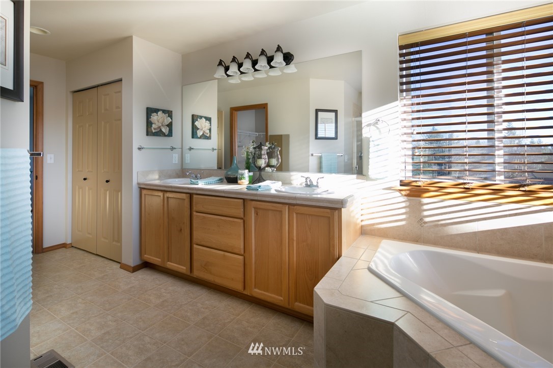 22 211th Street Southwest Bothell, WA 98021 - Photo 10 of 15
