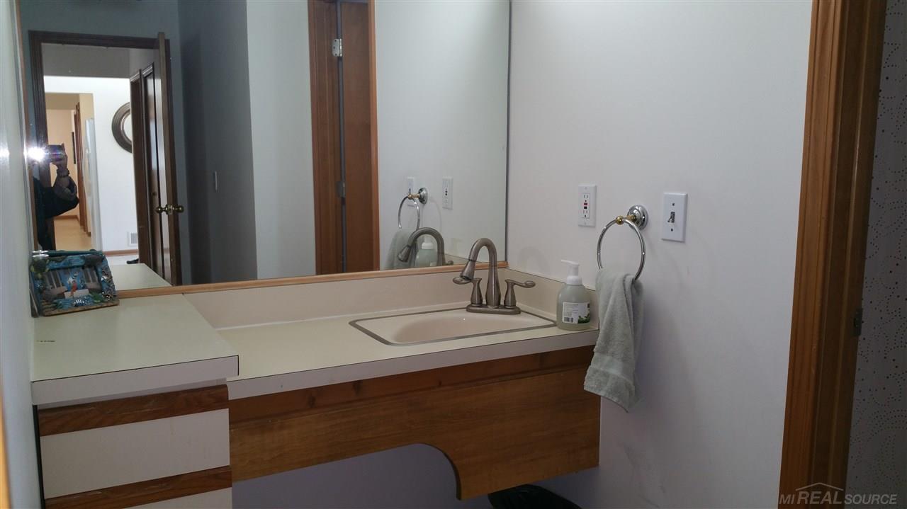 462 South Boulevard Rochester, MI 48307 - Photo 27 of 64 31243782-26.JPG