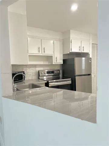 $160,000 | 1710 Northeast 191st Street, Unit 3073, Miami, FL 33179