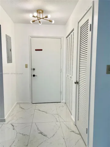 $160,000 | 1710 Northeast 191st Street, Unit 3073, Miami, FL 33179