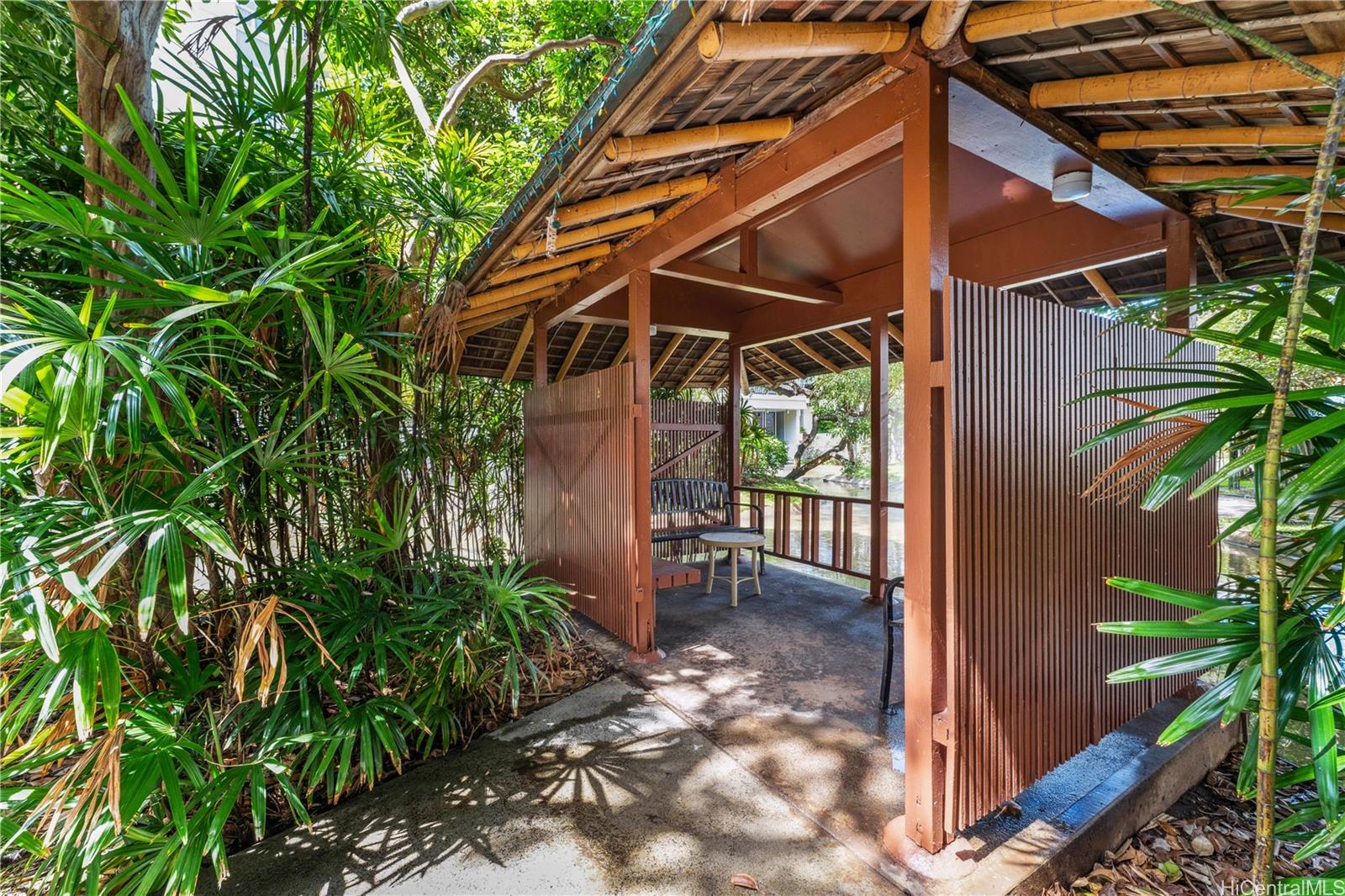 469 Ena Road, Unit 2205 Honolulu, HI 96815 - Photo 12 of 21 a view of a backyard with plants
