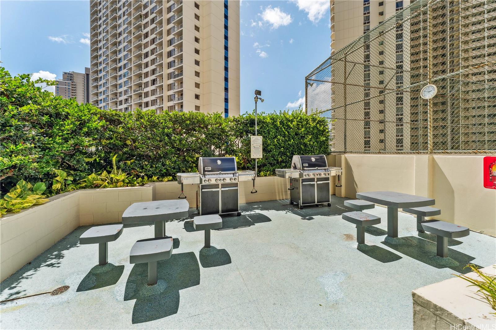 469 Ena Road, Unit 2205 Honolulu, HI 96815 - Photo 19 of 21 a view of a patio with table and chairs and potted plants