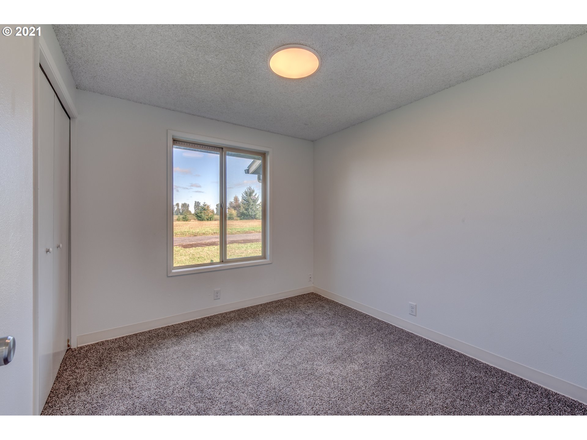 4850 Jessen Drive Eugene, OR 97402 - Photo 12 of 22 a view of a room